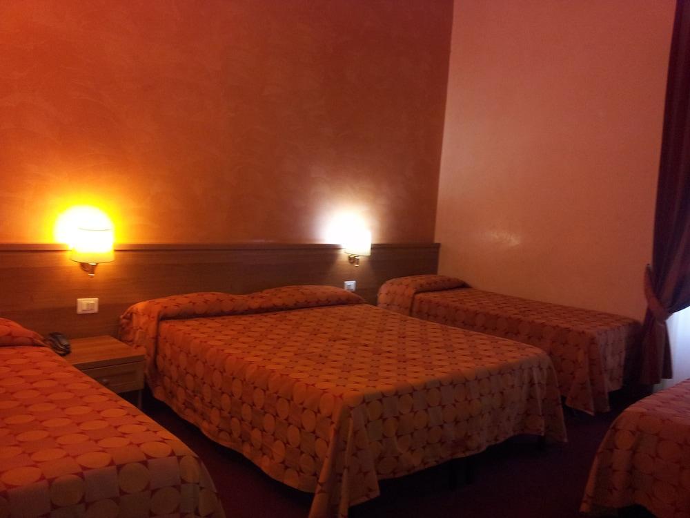 로마 모르페우스 룸스 B&B 외부 사진